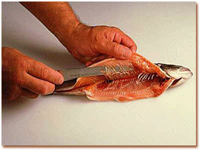 آموزش پاک کردن ماهی قزل آلا