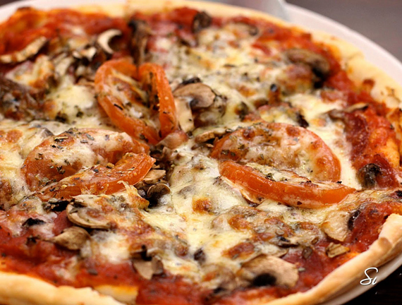 آموزش پخت پیتزا گوشت و قارچ,آموزش پخت پیتزا قارچ و گوشت,دستور پخت پیتزا قارچ و گوشت