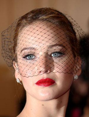 آرایش چشم با رژ قرمز