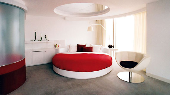 دکوراسیون اتاق خواب قرمز و سفید,اتاق خواب قرمز و سفید,دکوراسیون اتاق خواب سفید قرمز,دکوراسیون اتاق خواب سفید و قرمز